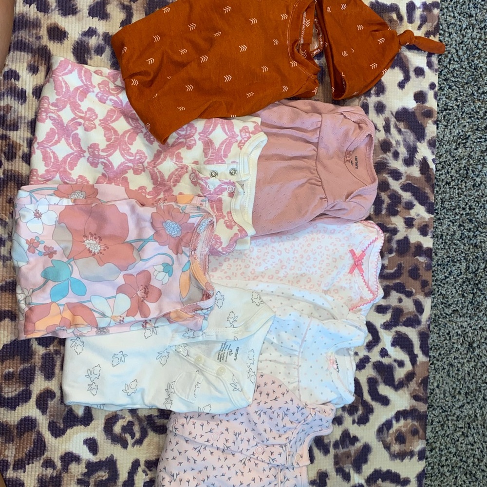 8 newborn baby gowns